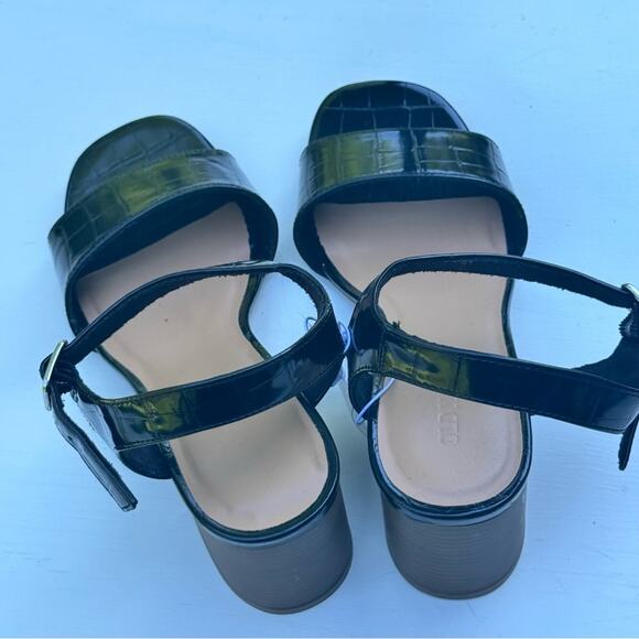 Old Navy Black Jack Heel Ankle Strap Sandals
Sz 8
NWT - Picture 3 of 9